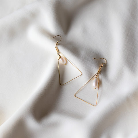 PERLAS Triangle Earrings