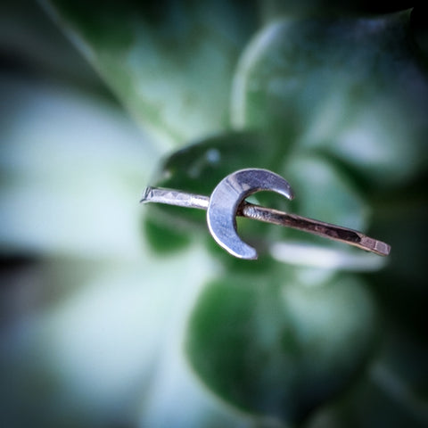 Mini Moon Ring